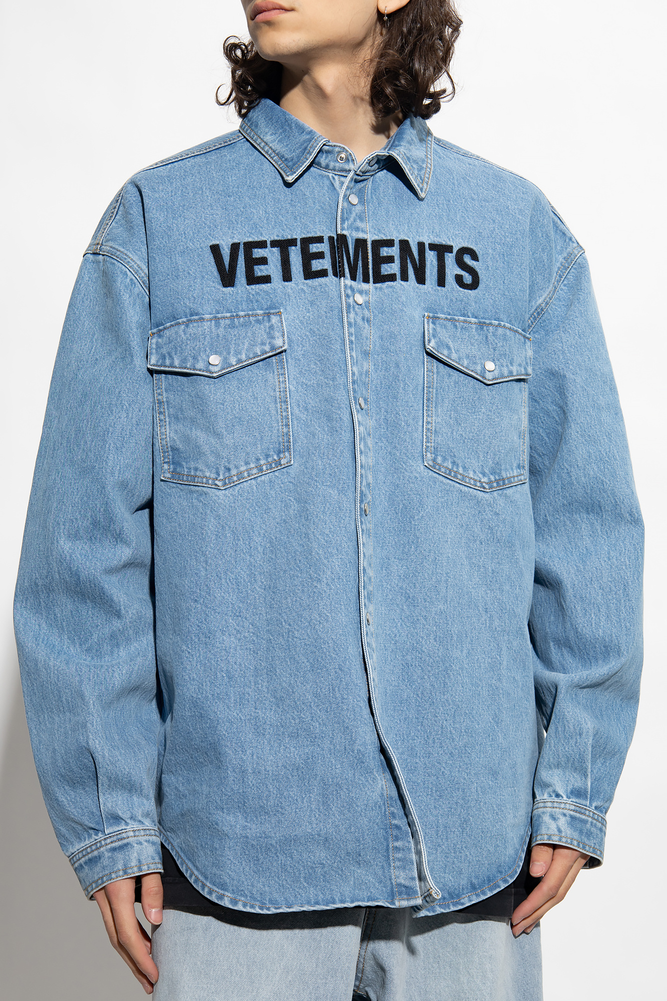 VETEMENTS Denim shirt with logo | Men's Clothing | Vitkac